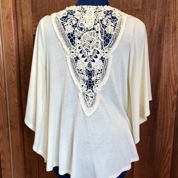 Lily White Top with Lace-Pattern on Back - Picture 4 of 7